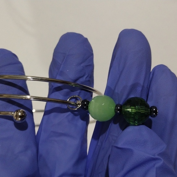 Silver-tone Wire Bangle Bracelet with Green Beaded Charm – Elegant Women Jewelry - Picture 7 of 8